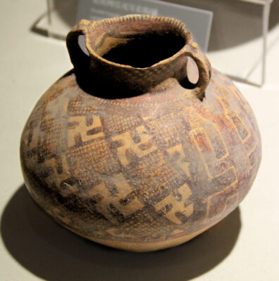 Machang_Period_Pottery_(Swastika_symbol)